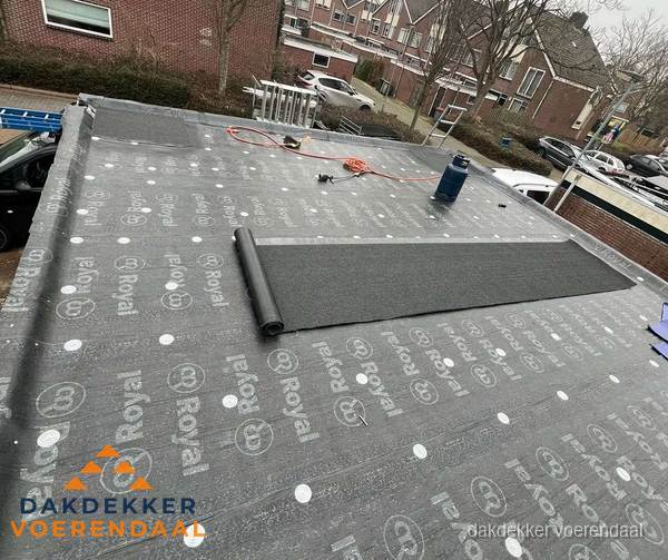 Dakrenovatie plat dak met bitumen dakbedekking in Voerendaal Dakrenovatie plat dak met bitumen dakbedekking in Voerendaal