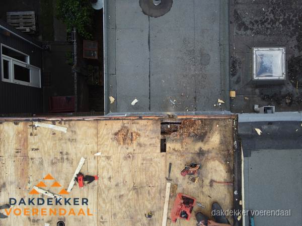 Dakschade en renovatie plat dak vanuit de lucht in Voerendaal Dakschade en renovatie plat dak vanuit de lucht in Voerendaal