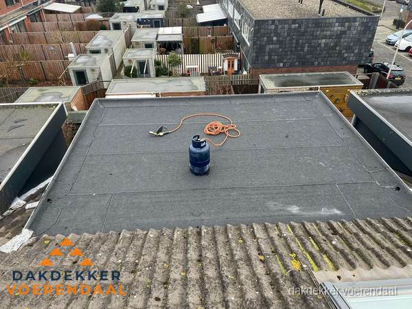Dakrenovatie afgerond met nieuwe bitumen dakbedekking in Voerendaal