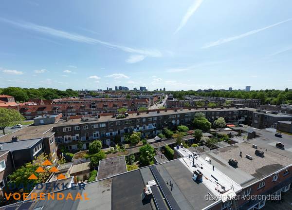 Luchtfoto van daken en dakgoten in Voerendaal